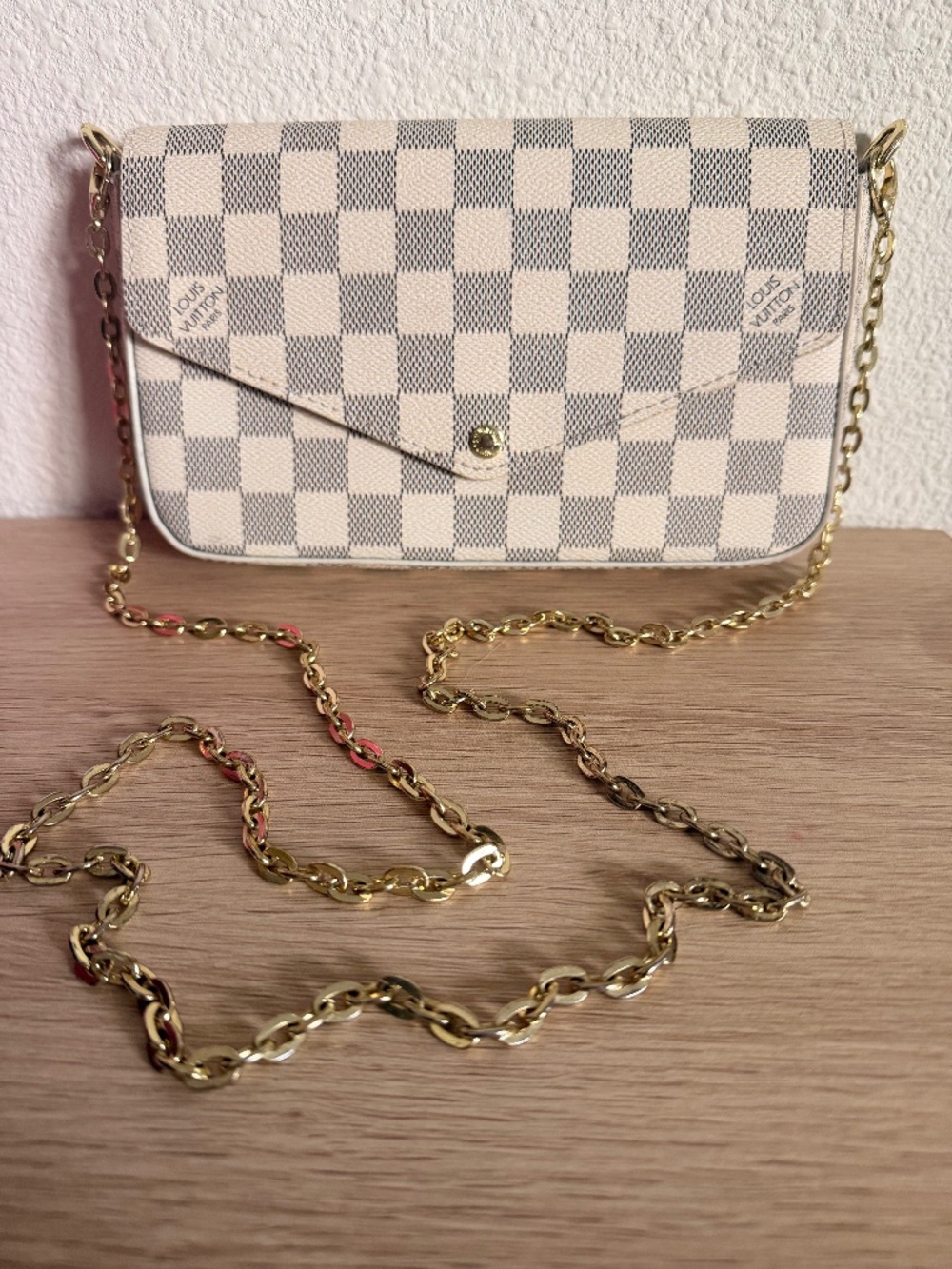 Women's Louis Vuitton Damier Azur Pochette (White)